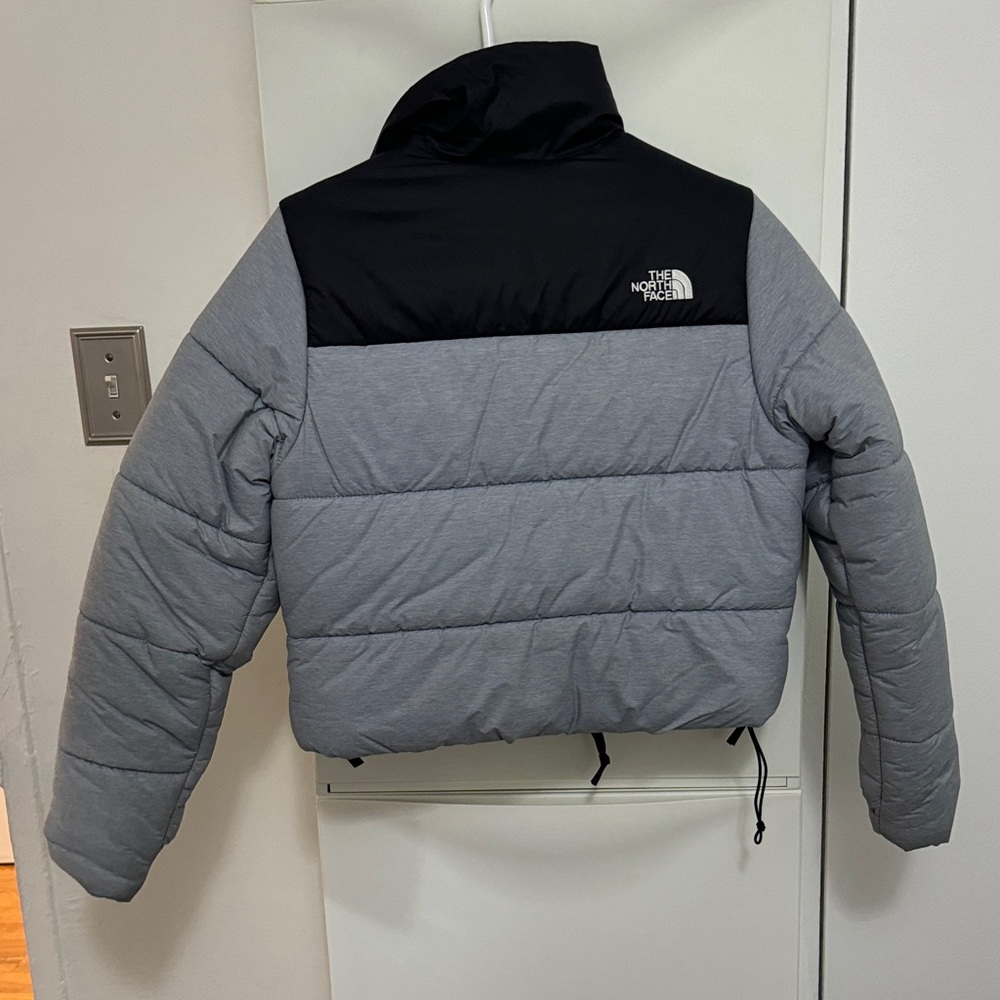 New condition Northface Cropped Puffer - Picture 3 of 3